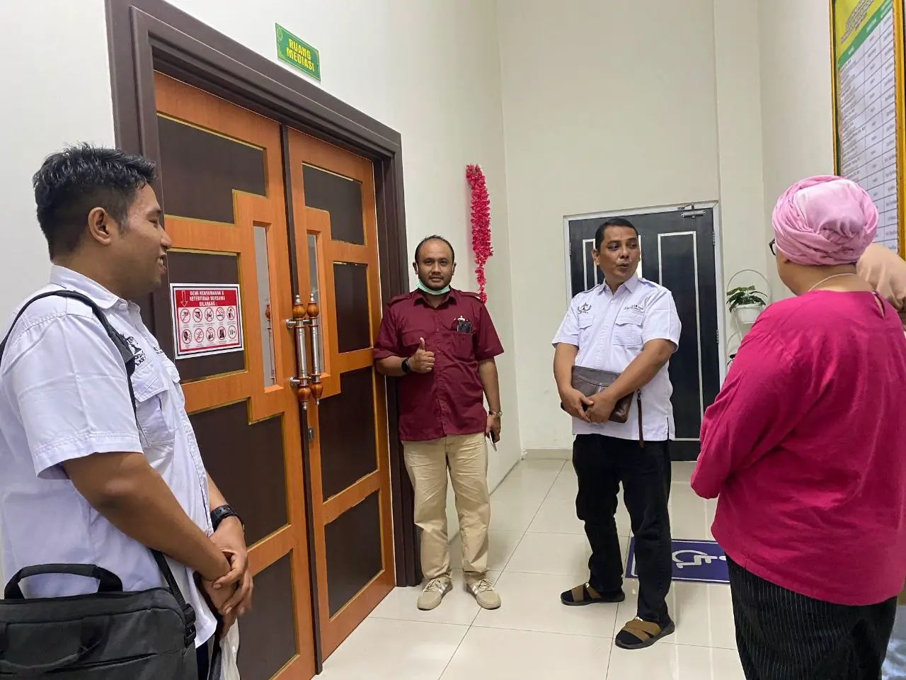 Hari ini team Carano Law Firm mendampingi para prinsipal untuk mediasi agar tidak perlu lama lama bersidang. Semoga tercapai kesepakatan yang memuaskan semua pi